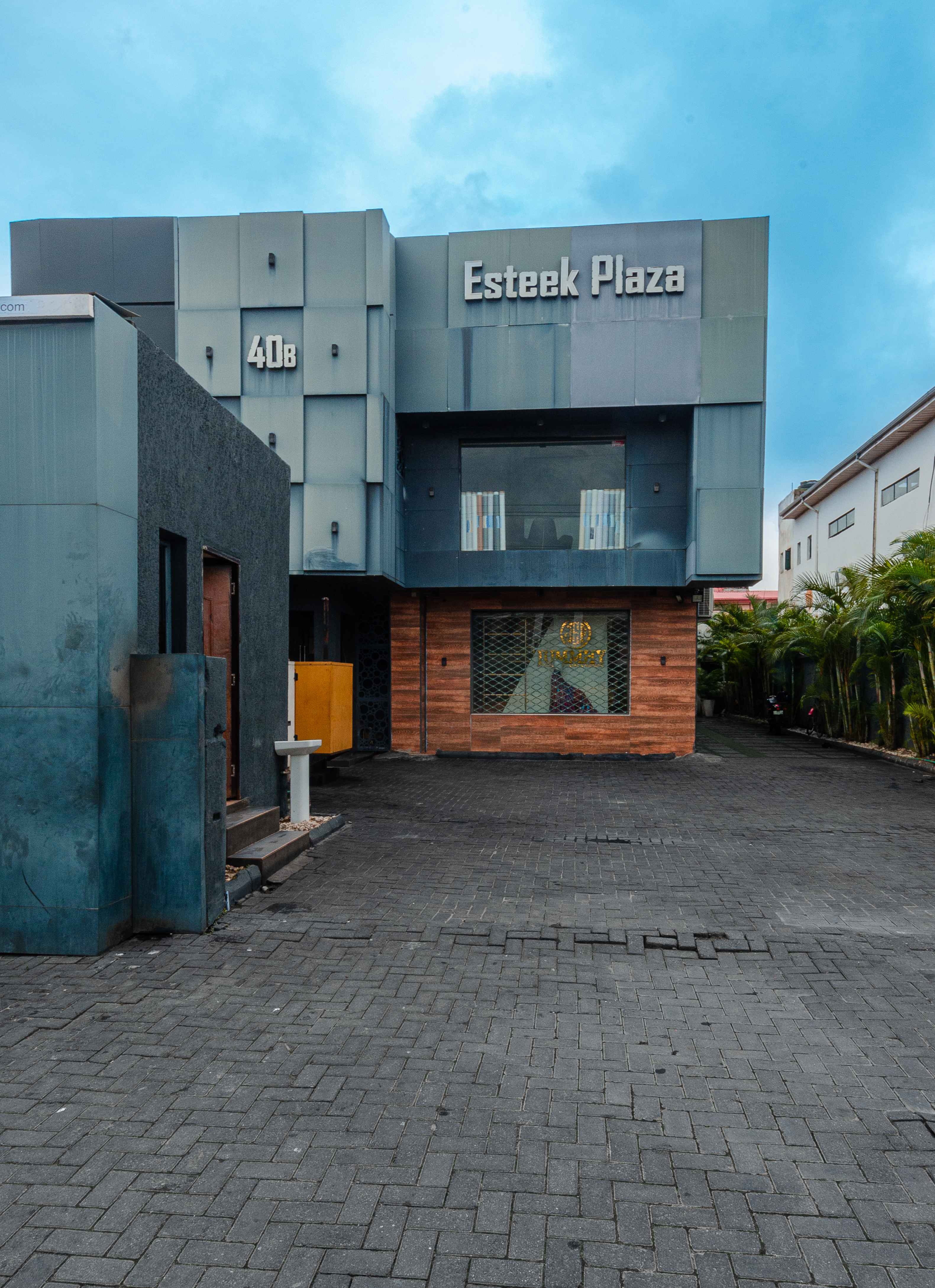 Property Esteek Plaza - view 4